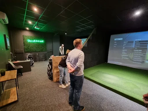 the-aviary-indoor-golf