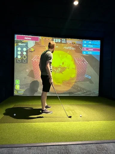 djs-indoor-golf