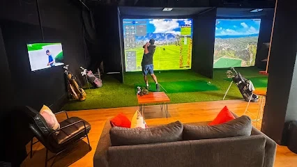 full-swing-simulators-indoor-golf-driving-range-wanaka