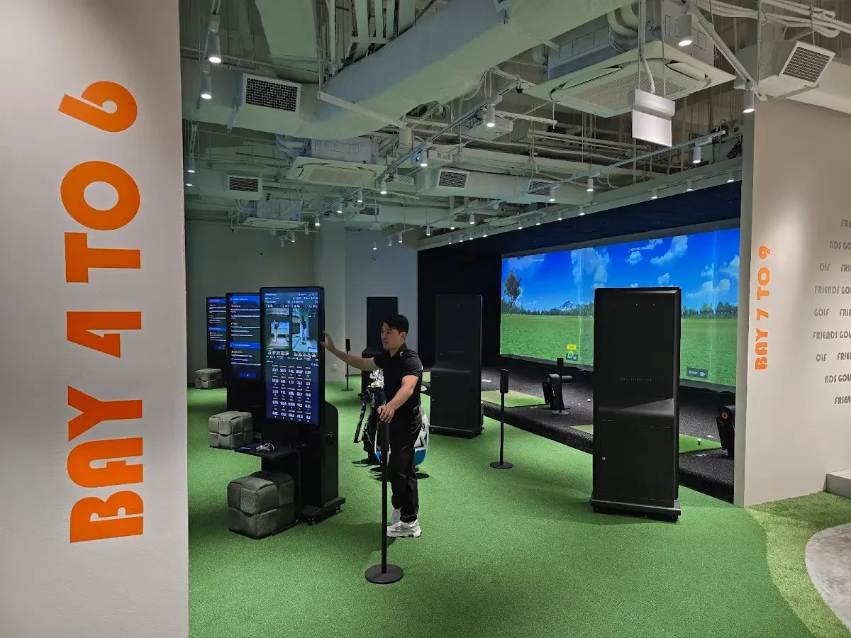 friends-golf-clarke-quay-central