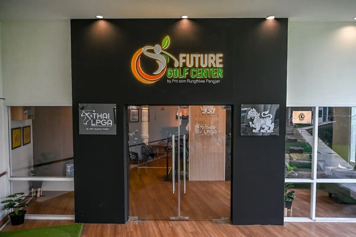 future-golf-center-by-pro-som