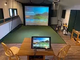 indoor-golf-at-wemberly-hills